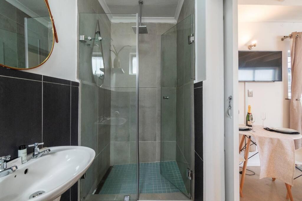 Close To Promenade - Stylish