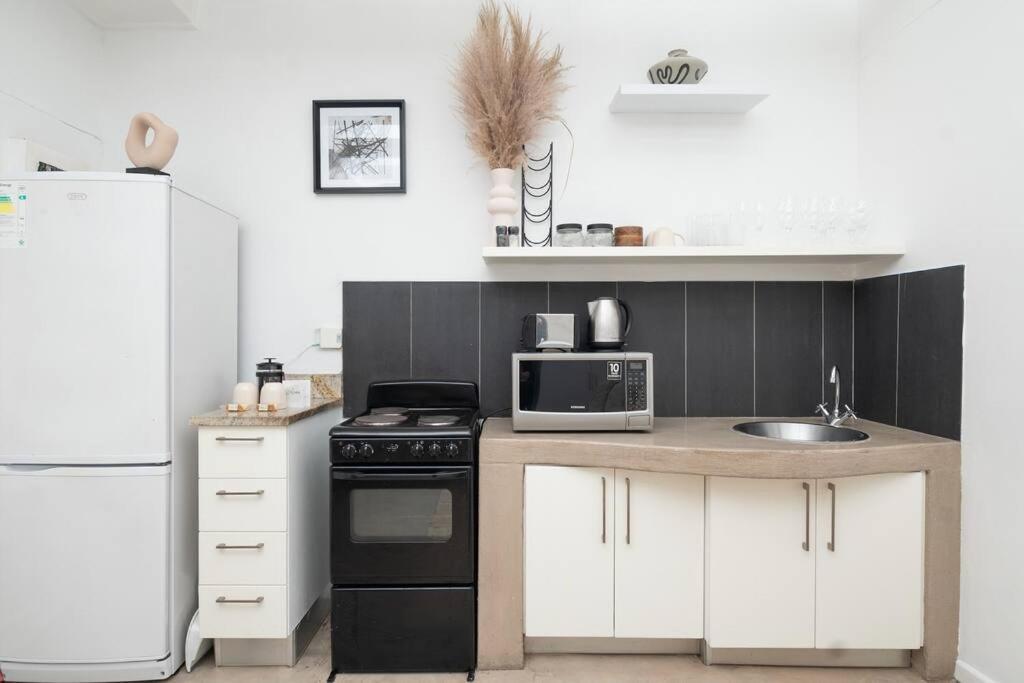 Close To Promenade - Stylish Cape Town