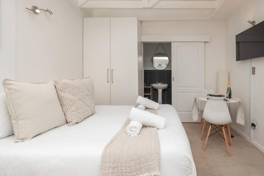 Close To Promenade - Stylish *